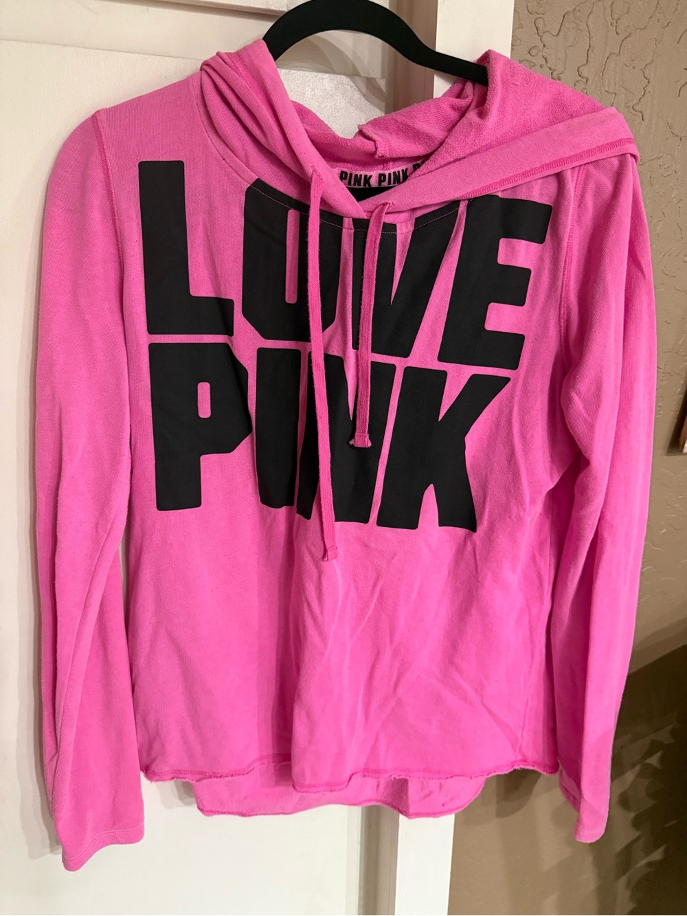 Women’s PINK Victoria Secret Pull Over light weight Sweater in hot pink.
